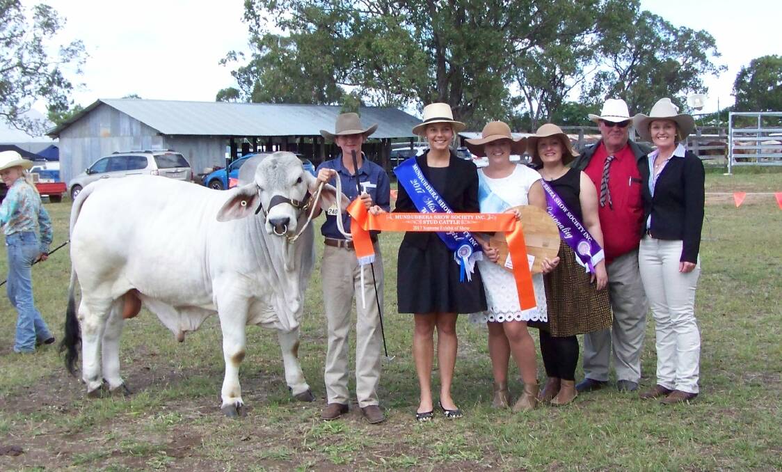 Clayton Hayes, Yenda V with Yenda Truman bull who won Supreme Exhibit of the Show and pictured with Miss Mundubbera Show Girl Hannah Allen, runners-up Hannah Vicary and Justine Jenkin with Lynton Hollitt and Ali Hollitt.
