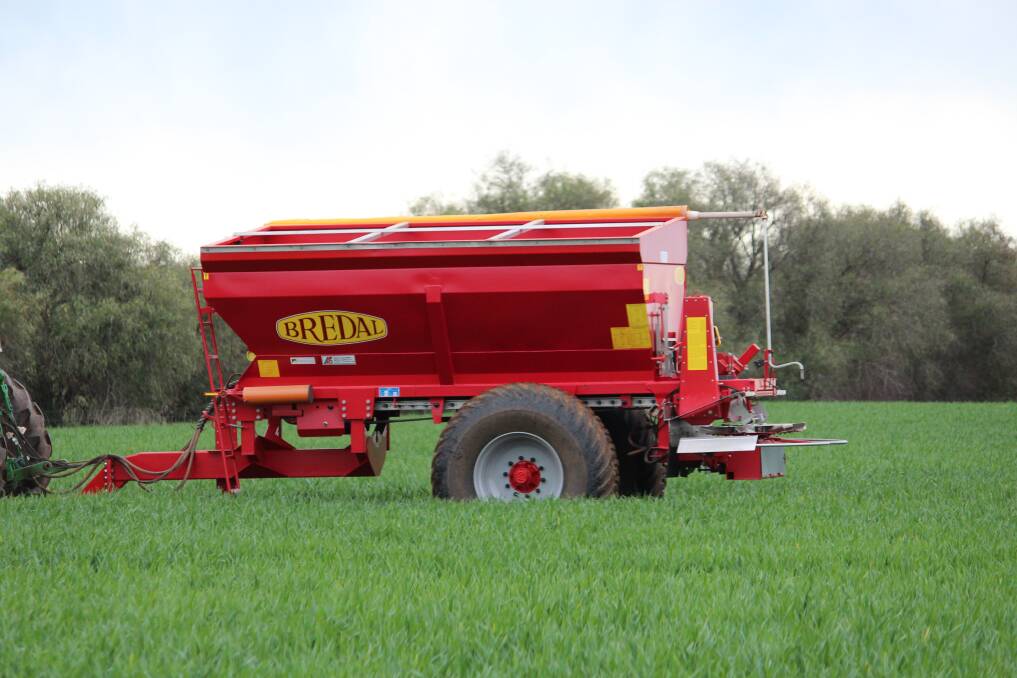 Bredal trailing spreaders are strong and reliable, spreading lime and gypsum up to 16 metres and urea up to 48 metres.