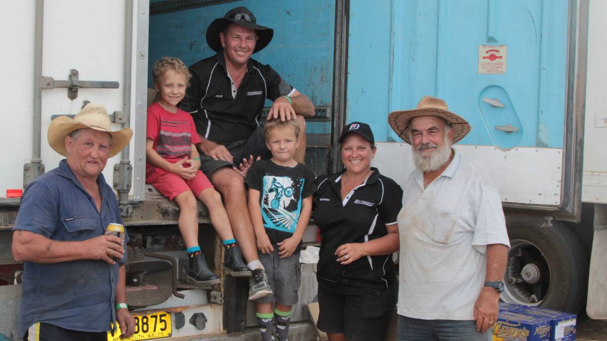 Griffith and Bundaberg vegetable growers standing shoulder to shoulder at Ilfracombe to help drought-stricken western Queensland.