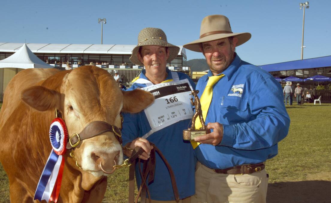 Belinda and Wayne Hess, Waite A Wyle Blonde d'Aquitaines, Maclagan with their grand champion bull, Waite A Wyle Trademark. Picture by Ashley Walmsley
