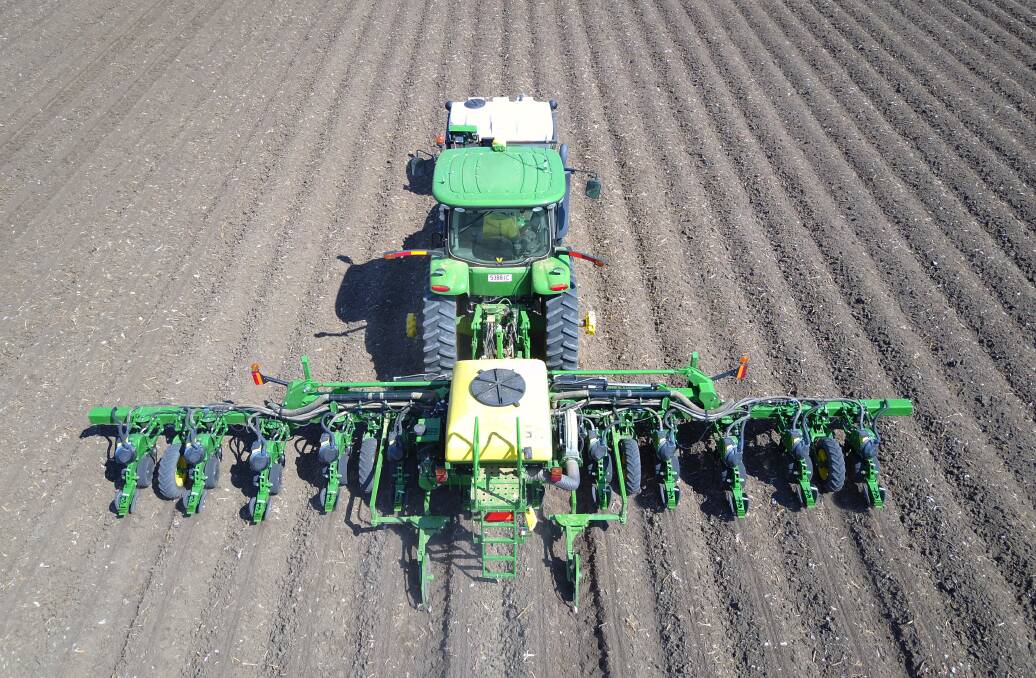 The new John Deere ExactEmergeR provides accurate singulation, population, spacing and uniform depth at 16km/h.