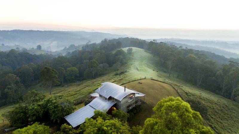 Spicers Ridge is a unique home on 17 hectares atop of stunningly peaceful and beautiful part of Mount Mee.