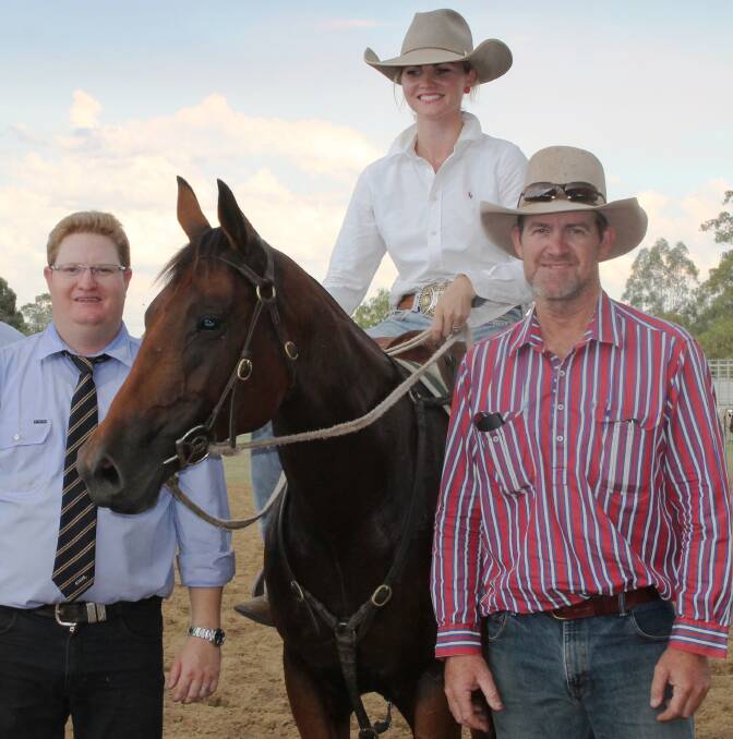 GDL auctioneer Mark Duthie and buyer Andy Mulcahy, Drummondslope, Alpha with Shari Knudsen, Haymac Campdraft Horses, Chinchilla with her $46,000 second top –priced mare, Haymac Georgie Girl. Pictures by Peter Lowe