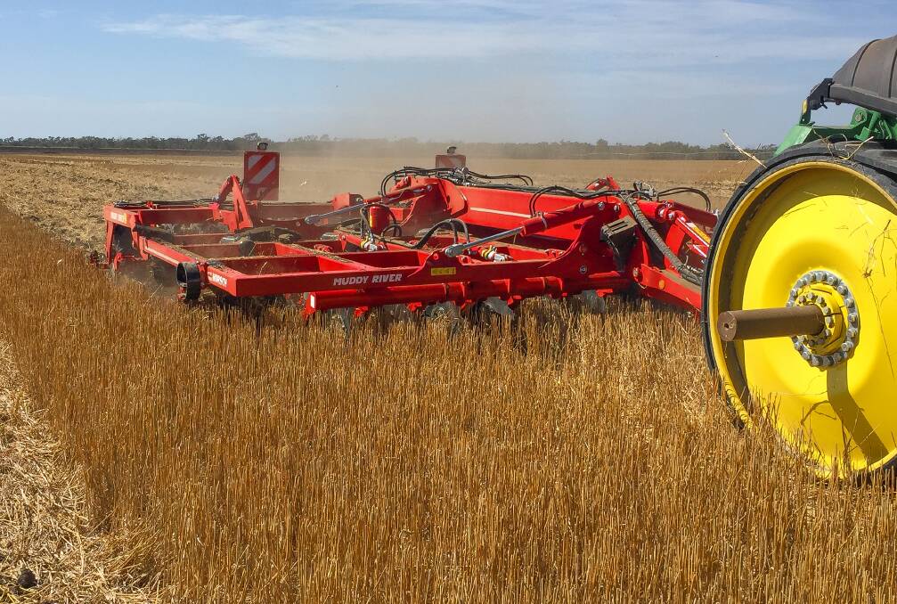 The whole width of the Horsch Tiger MT is supported on the full row of packing tyres to give accurate depth control. 
