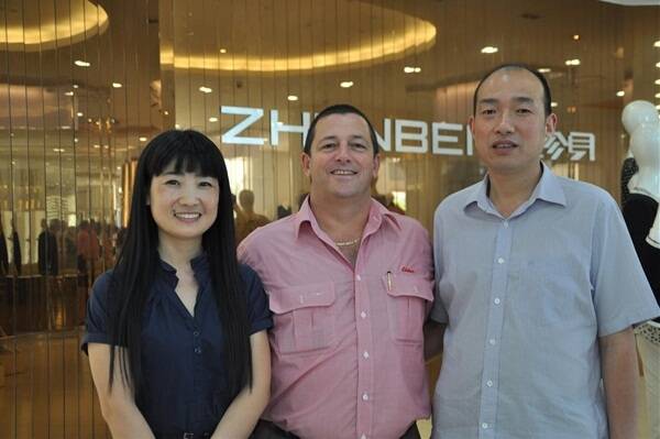 Elders Wool manager Andrew Dennis (centre), with Madam Wu, and Mr Qiu from Zhejiang Zhong Xin Woolen Textile Co and Zhenbei Cashmere.
