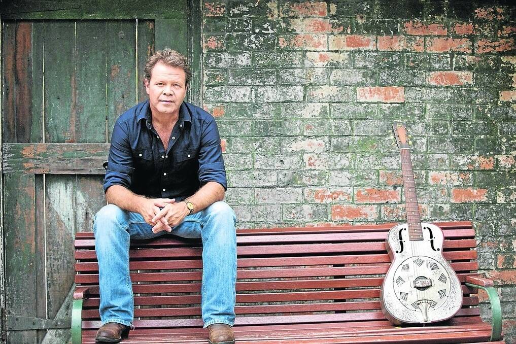 A pre-tour visit to Blackall gave Troy Cassar-Daley a chance to re-acquaint himself with the Barcoo Hotel.