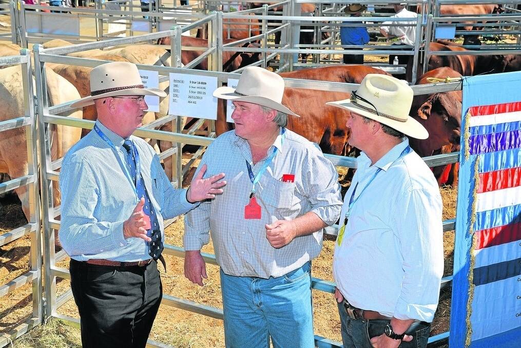 Queensland Agriculture Minister Bill Byrne speaks with MLA board member and CQ beef producer Geoff Maynard, Mt Eugene, Jambin, and AgForce general president Grant Maudsley, Mitchell, during Beef 2015 in Rockhampton. - <i>Picture: SARAH COULTON.</i>