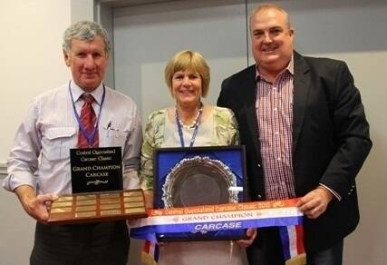 Grand champion carcase winners Greg and Alicia Magee are presented their award by Tony Newman of Merial Animal Health.