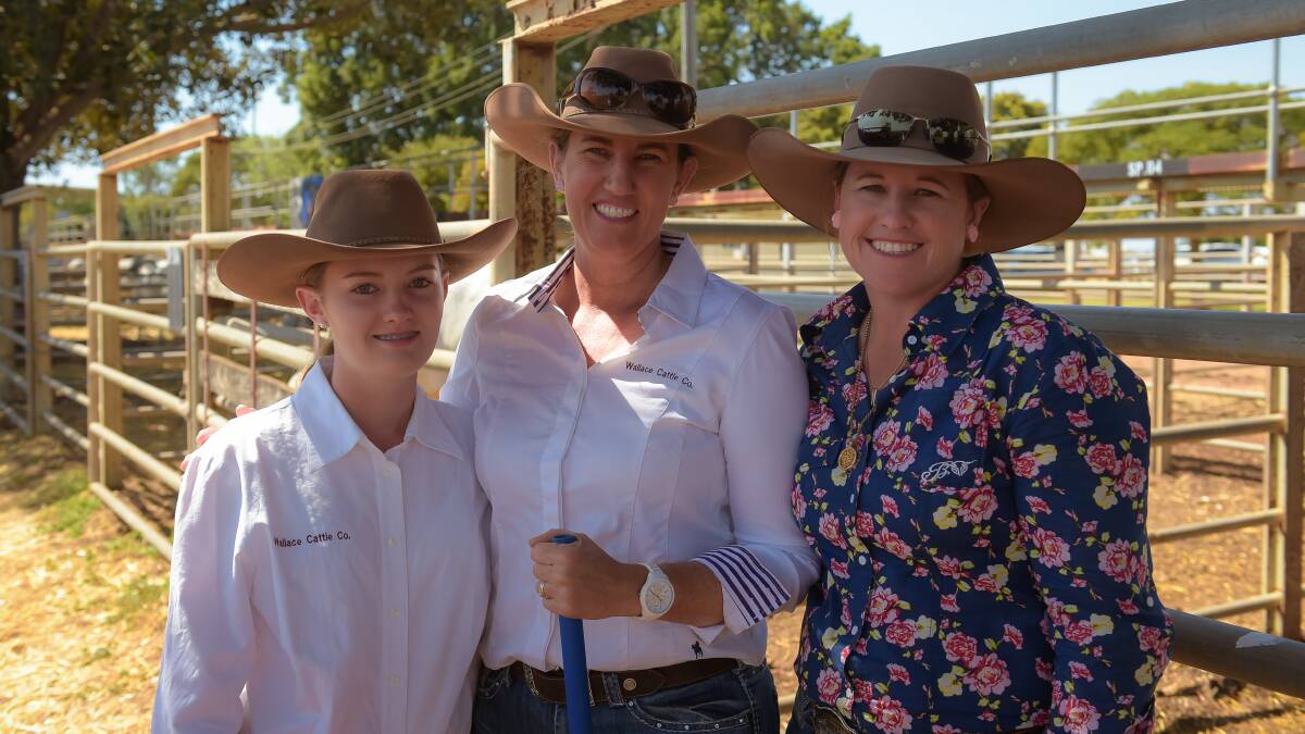 Vendors Emily and Kerry Wallace, Wallace Brahmans, and volume buyer Lucille Angel, Mossvale, Bowen.
