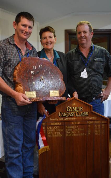 Beef pride: Judge Barry McIntyre, Nolan Meats, congratulates Brian and Lyn Thompson, Mt Urah, on their award for most suitable carcase for domestic trade.