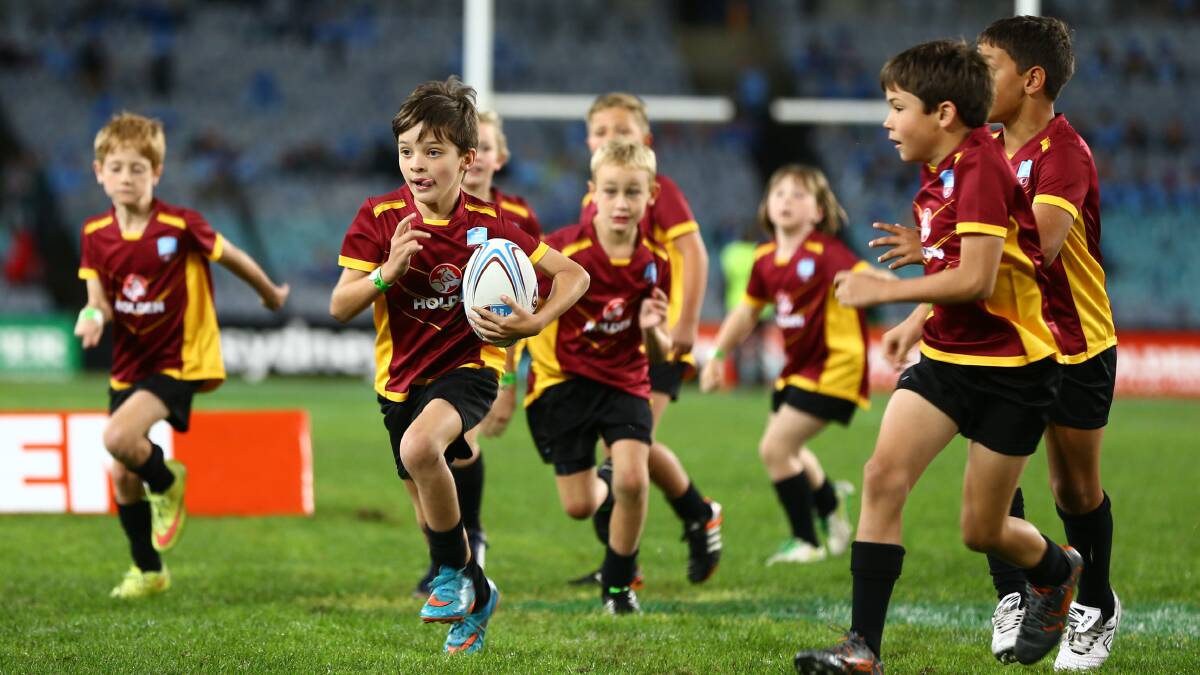  Clermont Bears U9 Aaron Wilkins makes a dash for a try .