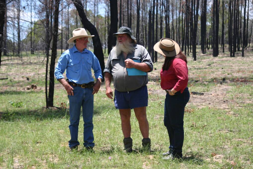  Col Paton, EcoRich Grazing, Ray Klein, Glendonell, Injune and Rhonda Toms-Morgan, QMDC Climate Change Officer, were involved in the QMDC Fire Project. Picture: Donna Hurley