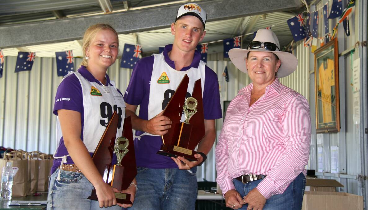 Winners of the Big S Sale Group encouragement awards are Abbie Jewell, Chinchilla, and Lachlan Martin, Inverell. Presenting the award on behalf of the Big S Sale Group is Elizabeth Piggott, Bolivia. 
