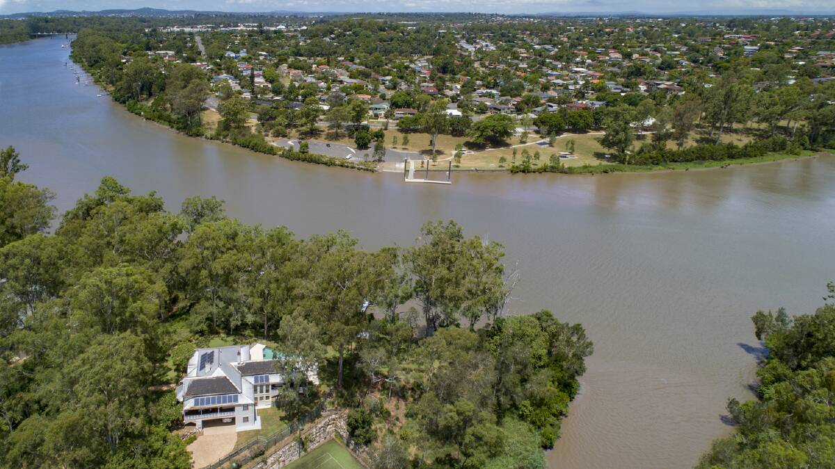 Jedburgh has frontage to both the Brisbane River and Moggill Creek.  