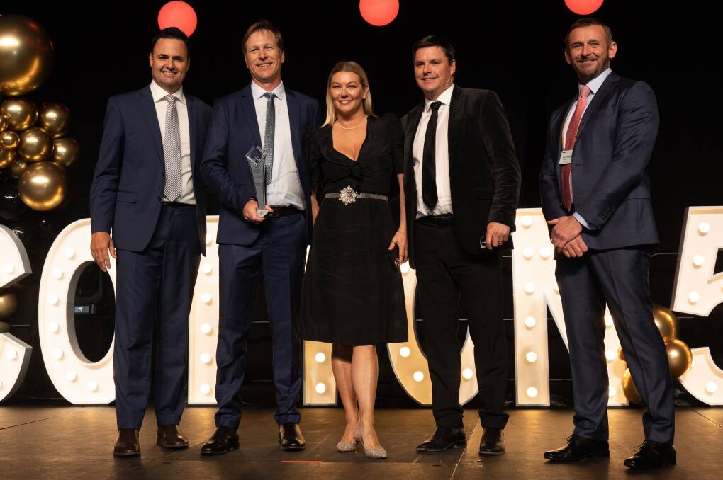 Cotton Australia chair Nigel Burnett (left) and Bayer row crop sales lead Mark Dawson (far right) with grower of the year Sundown Pastoral Co. Pictured is manager Nick Gillingham and managing directors Danielle and David Statham. Pictures: Brandon Long