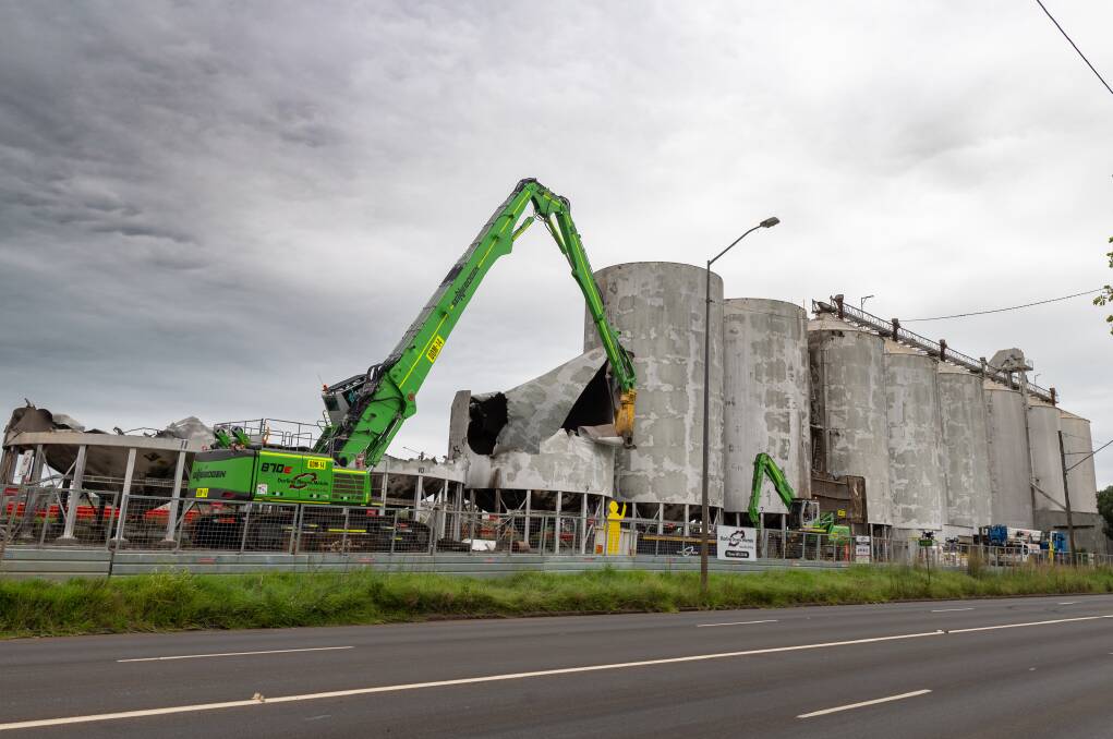 DEMOLITION DAY: A machine dismantles the inactive grain silos in Toowoomba. Photos: Brandon Long.
