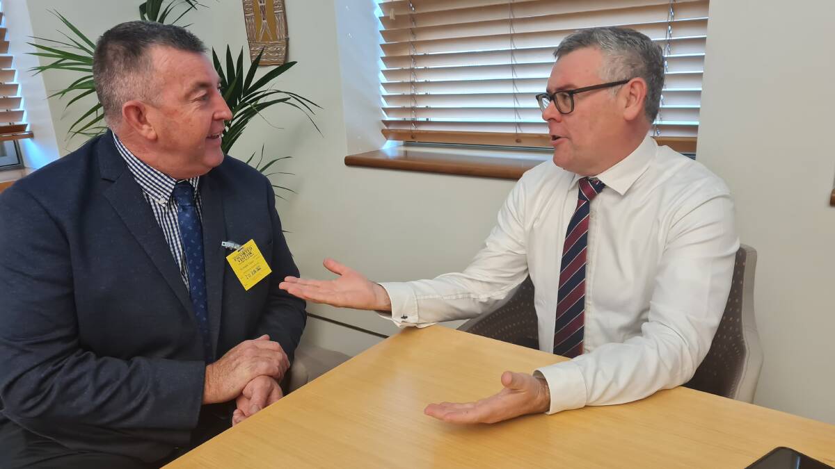 Murweh Mayor Shaun Radnedge (left) is not wasting any time getting acquainted with the new federal Agriculture Minister Murray Watt. Picture: Murweh Shire Council