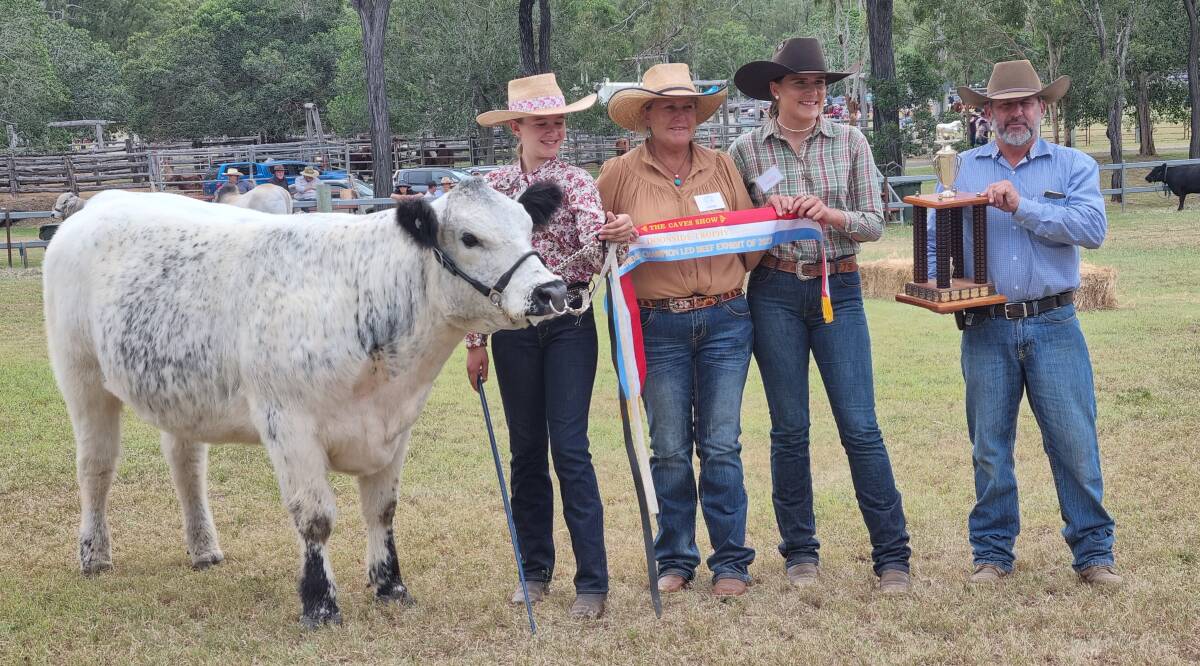 Heidi Dolinski with the supreme exhibit, Rosewood Karmen, owned by the Dolinski family of Glenlee, being sashed by judges Beth and Remy Streeter, with Bill Geddes presenting the Doonside Pepetual trophy. Picture supplied. 