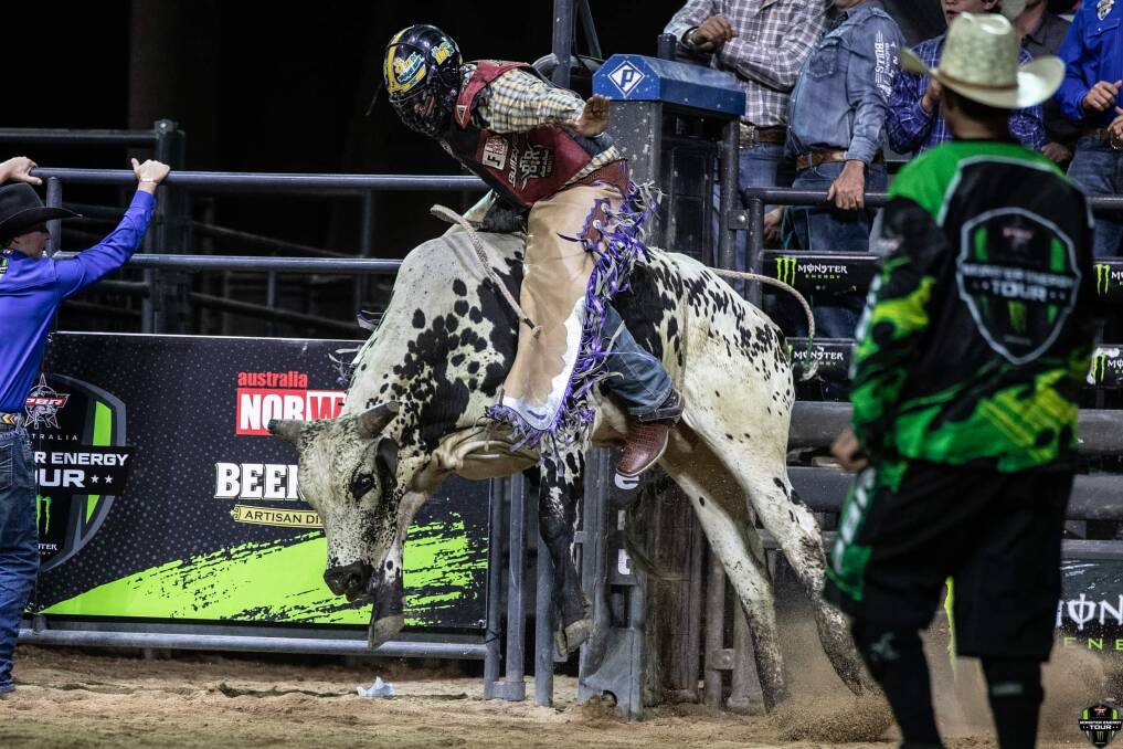 Dustin Roots in action at the Can-Am PBR Grand Final in Tamworth on October 28. Picture: SAA Imaging