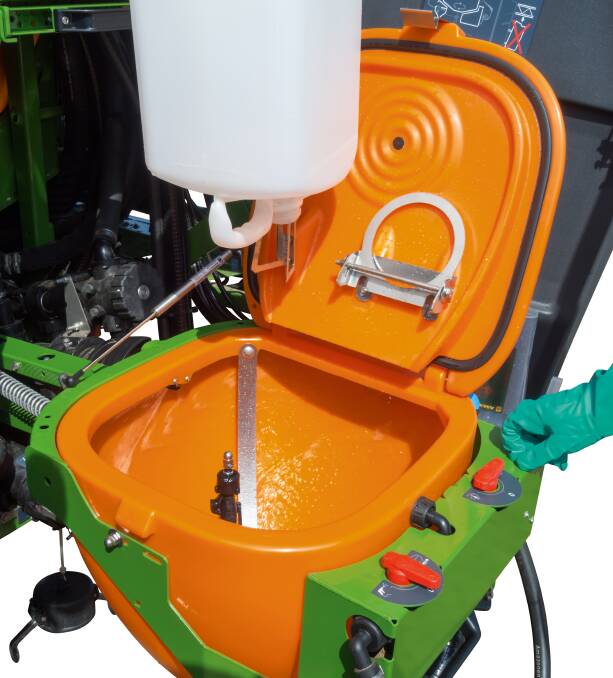 Located in the Amazone UF2002 SmartCenter is a 60 litre induction bowl