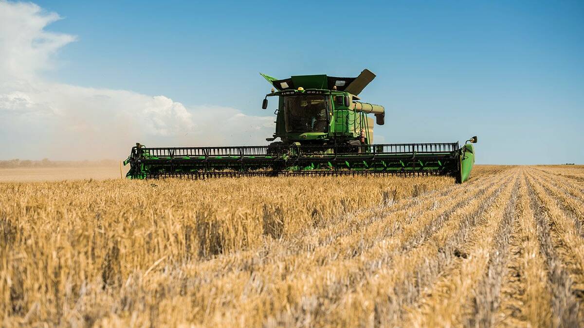 John Deere S700 Series Combines received first-time Davidson award at Commodity Classic.