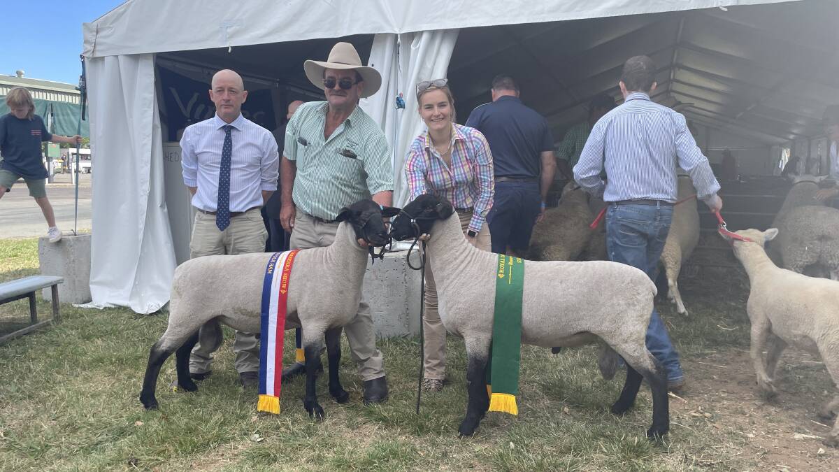 Judge Chris Marr, Gergerdan, Gulgong, with Gordon and Charlotte Close, Closeup Suffolk stud, Finley, with their champion and reserve champion ram.