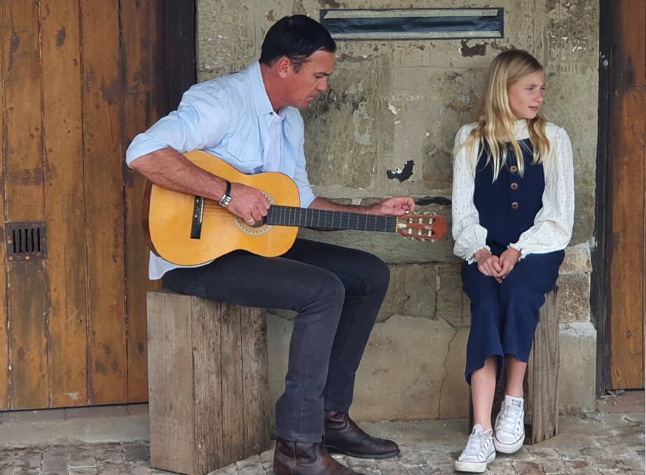 Shannon Noll hits a few high notes in a promotion supporting GrainGrowers family wellbeing service.