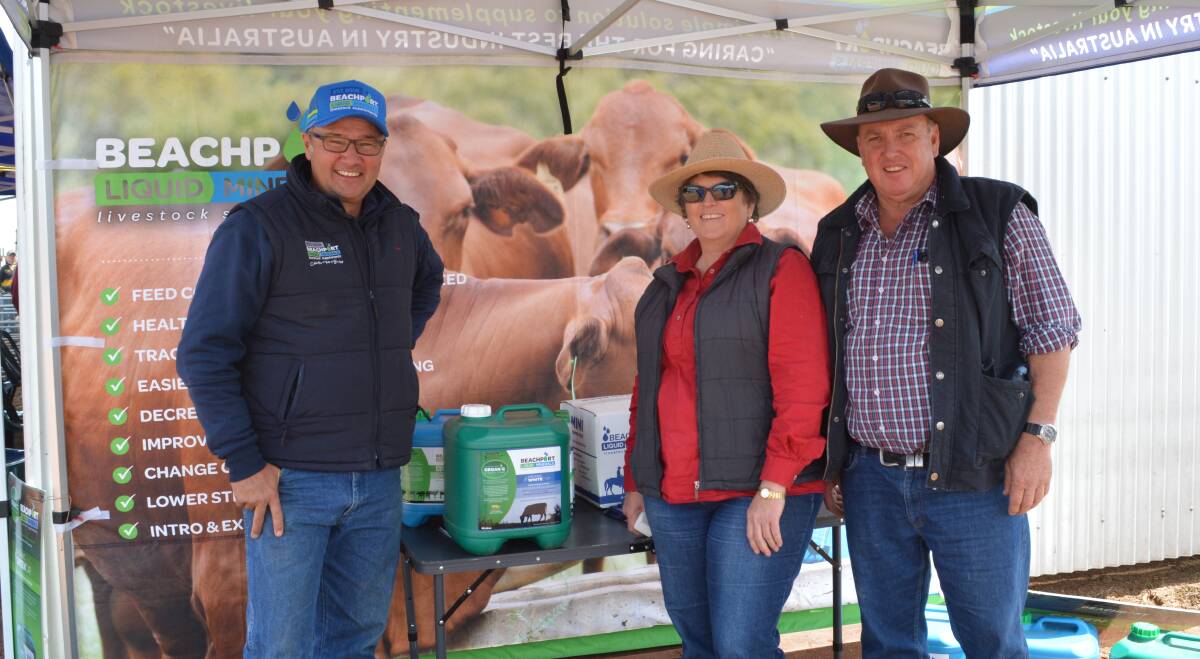 David Amor from Beachport Liquid Minerals presenting Beachport product to volume buyers of 20 rams Sharlee and Gary Hill of Pomona Hill Pty Ltd, Western Division. 