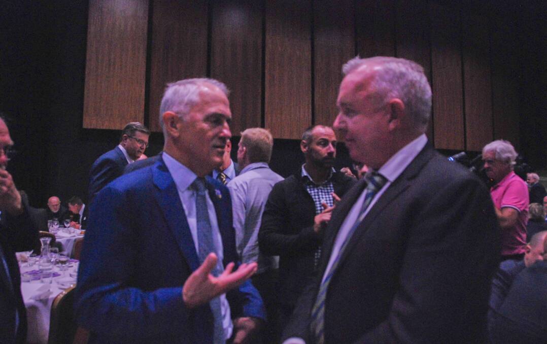 Prime Minster Malcolm Turnbull and Oakey Beef Exports general manager Pat Gleeson discuss Australian chilled beef access to China.