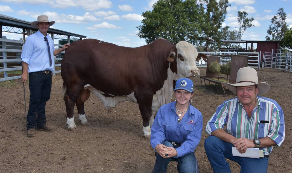 Dan Galloway, Ascot Neimen Brafords, Banana with $17,000 top priced bull, Ascot Henry 394, and buyers Daniel Treloar and daughter Airlie, Chessington, South Australia.