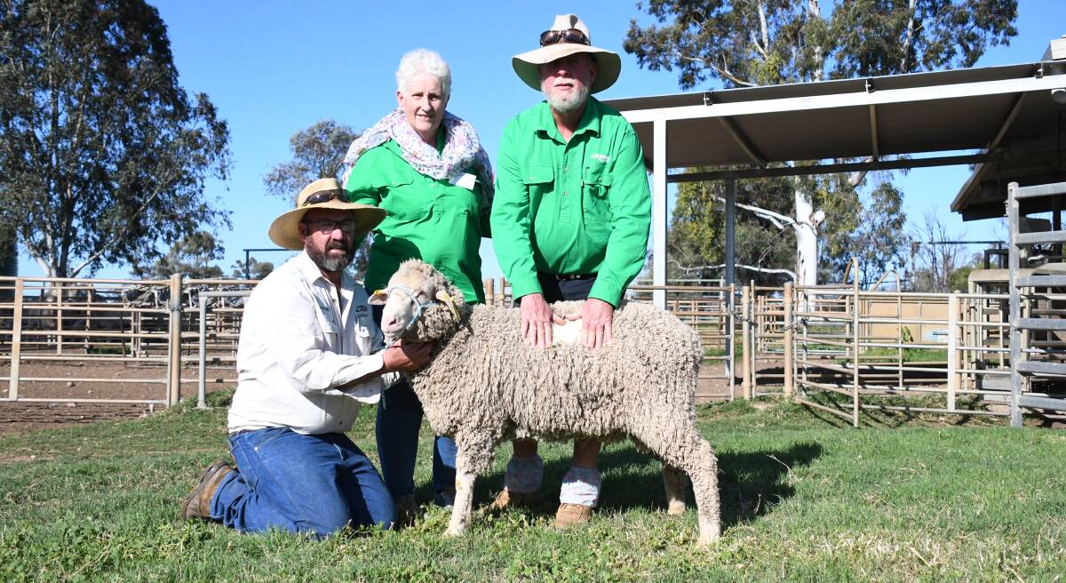 Stephen Maunder, LRW Rural Pty Ltd with Vicki and Mark Murphy, Kurbullah and the top price ram. Picture: Jane Lowe