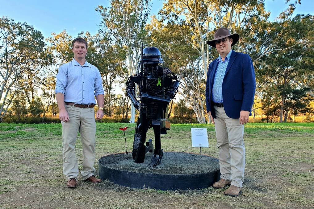 Mitchell local Kyle Mansfield and Maranoa Regional Council Mayor Tyson Golder with Wounded Heroes, the Maranoa Artist prize winner.