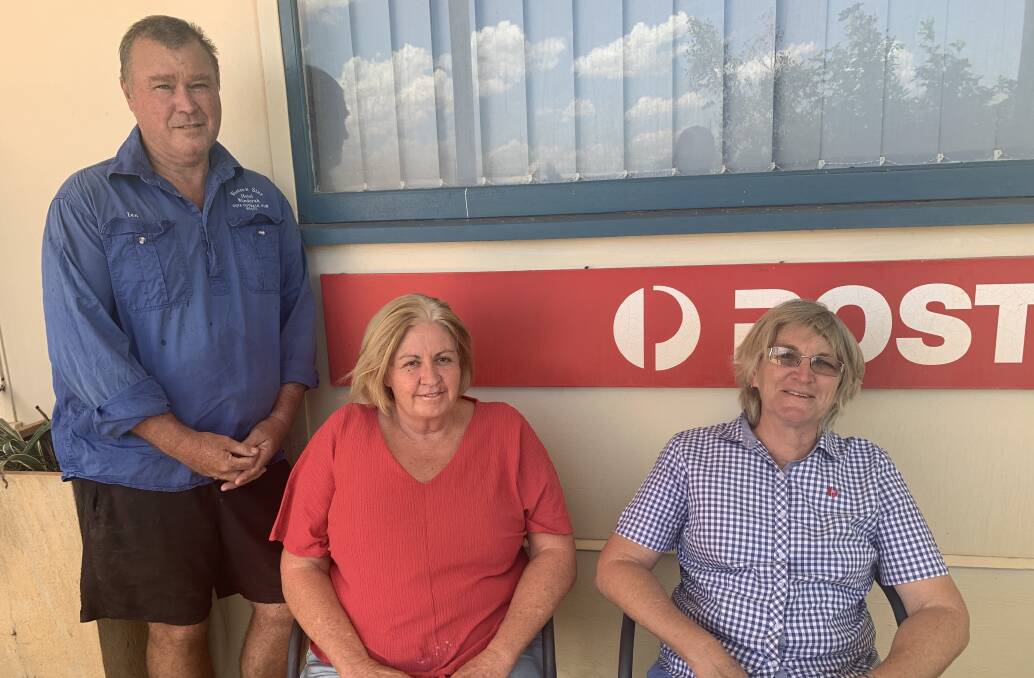 Windorah publicans Ian and Marilyn Simpson pictured with Elaine Seawright, the ambulance driver who took Mr Wiggins to meet the RFDS plane. Pictures - Amanda Simpson.