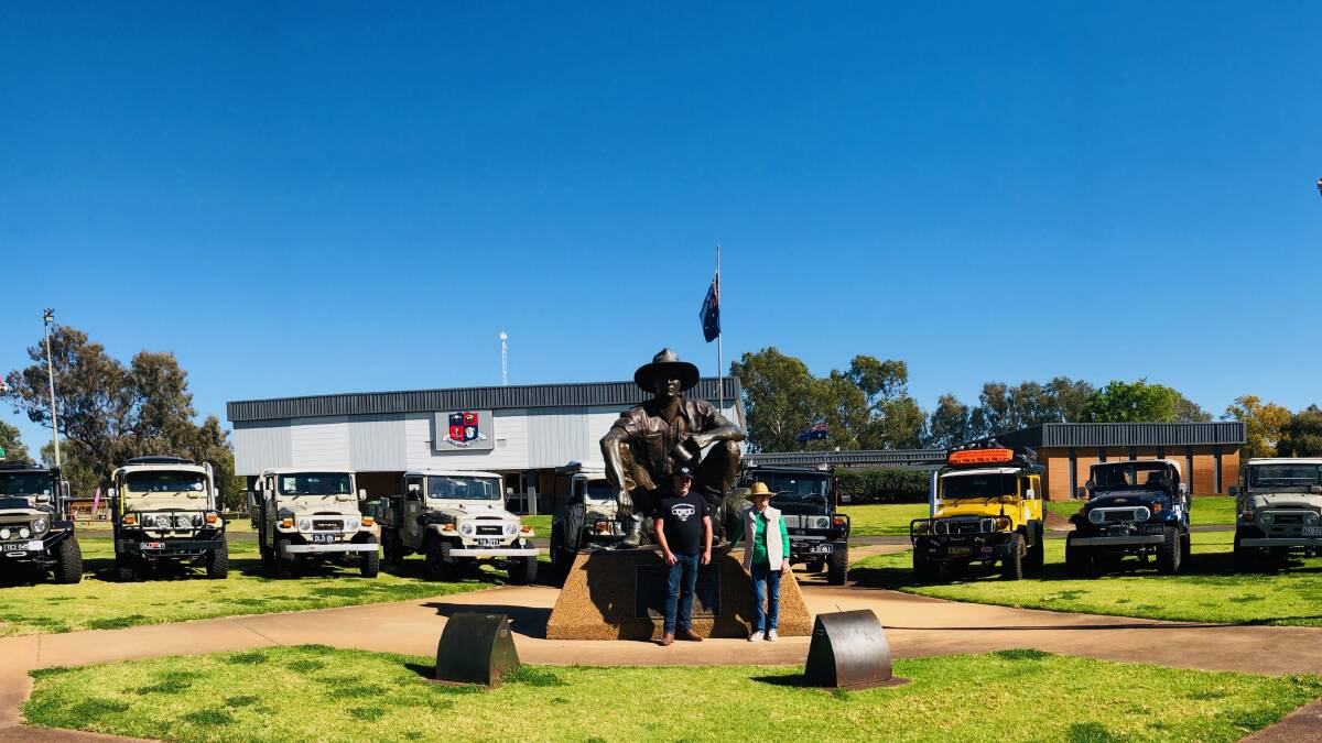 The Long Drive participants pay homage to the Cunnamulla Fella.