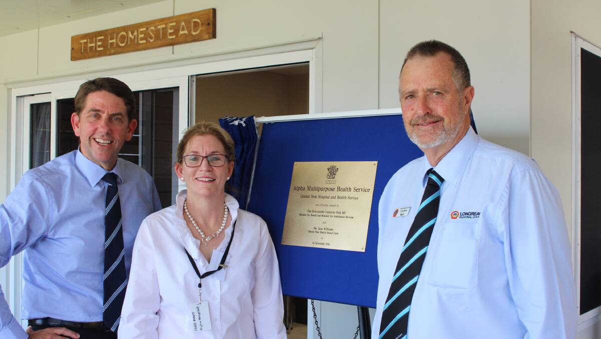 Health Minister Cameron Dick with current and past Central West Hospital and Health Service chairs, Jane Williams and Ed Warren, at the Alpha Hospital opening.