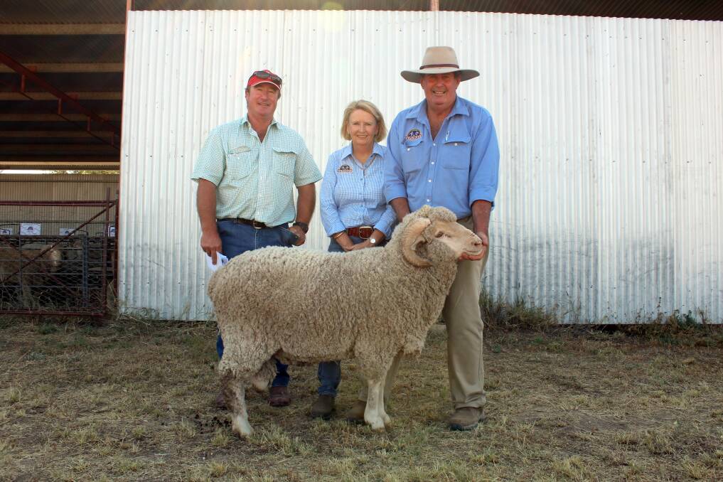 TOP PRICE: Jim Hunt, Elmore Spring Plains, Wee Waa, bought the equal top-priced ram for $2400 at Wilgunya Merino sale, pictured with stud principals Heather and Max Wilson. Picture: ANDREA CROTHERS.