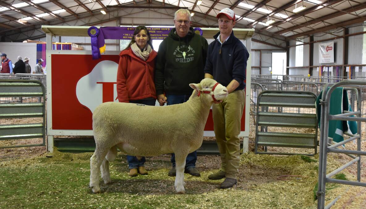 SECOND TOP PRICE: Kaye and Philip Morton, Portland, Victoria, with the second top price ram held by Ross Gilmore, Tattykeel. 