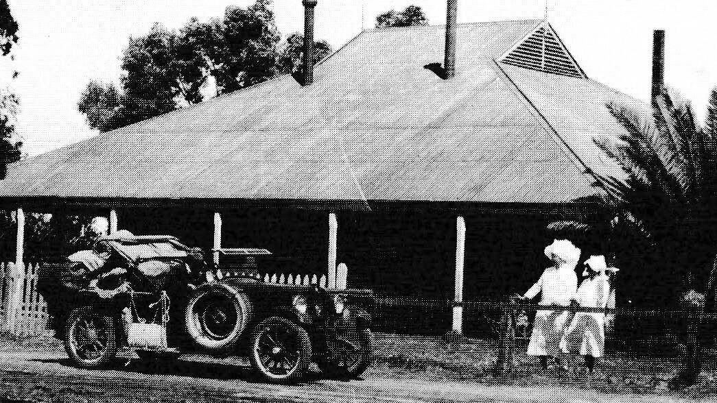 Rev Flynn outside the Oodnadatta Nursing Hostel in rural South Australia, sometime around 1924. 