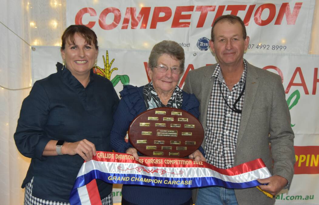 Girlie Goody (middle) accepted the Grand Champion Carcase award from sponsor Keith Lacey, on behalf of Jason and Megan Livingstone (absent). Picture: Ben Harden 