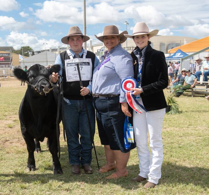 Grand champion bull Rotherwood Radical, led by Matt Cooney, with Tammie Robinson and Grace Thompson. 