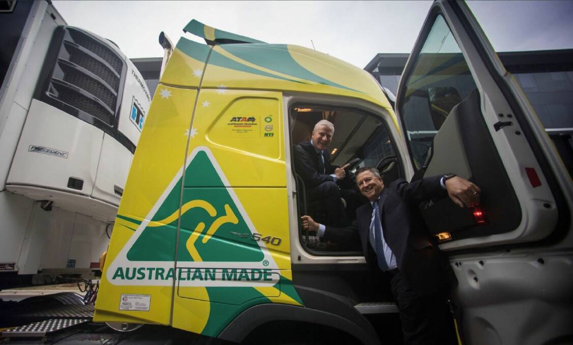 Deputy Prime Minister Michael McCormack and Australian Trucking Association chief executive Ben Maguire.