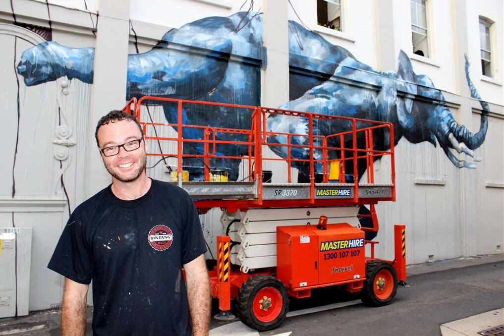 Fintan Magee brought Union Street to life with many pedestrians stopping to comment on his work.