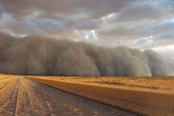 The dust storm blows in to Bedourie. Photo: Jade Smith
