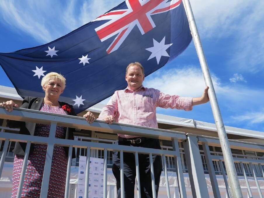 Michelle Landry MP presents Beef Australia chief executive Denis Cox with a large Australia flag to herald our nation’s beef industry.