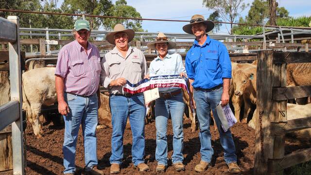 Overall Winning Pen of Heifers left to right: Judge Peter Day, Rob Bygrave, Cindy and Darrow with the winning pen 48 with Angus X Heifers selling for 556c/kg @ 305kg to average $1701 head.
