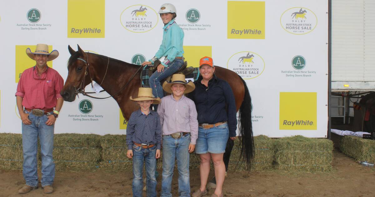 Top priced gelding at $30,000 was Derwowie Ambition with Dan, Claire, Lachlan, Jack and Viv Lindley.
