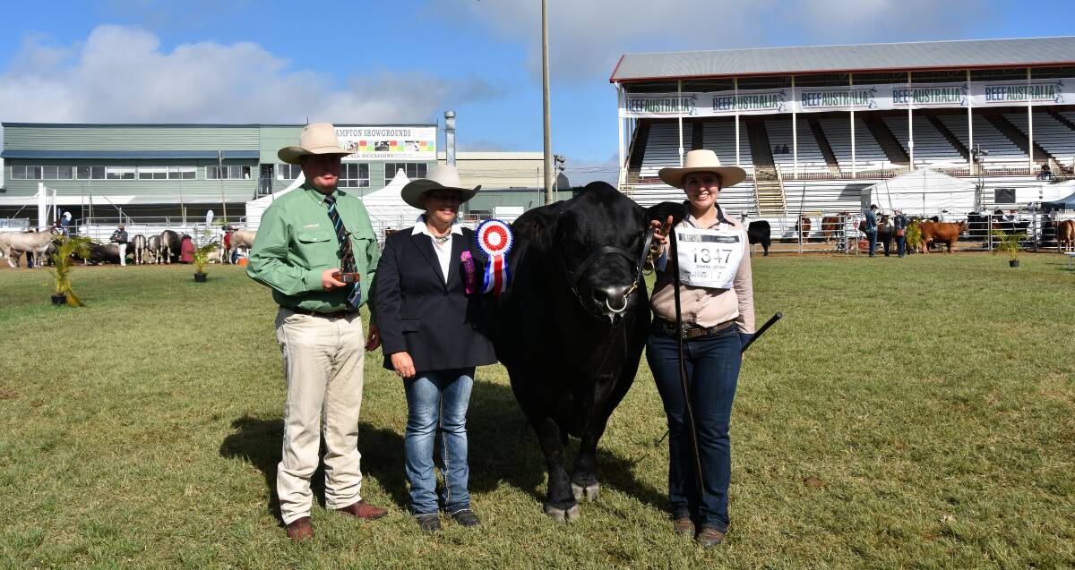 James Saunders, Landmark, Rockhampton, judge Kirrily Johnson-Iseppi, and Brooke Rutledge with the grand champion bull, Midas Laramie L045.