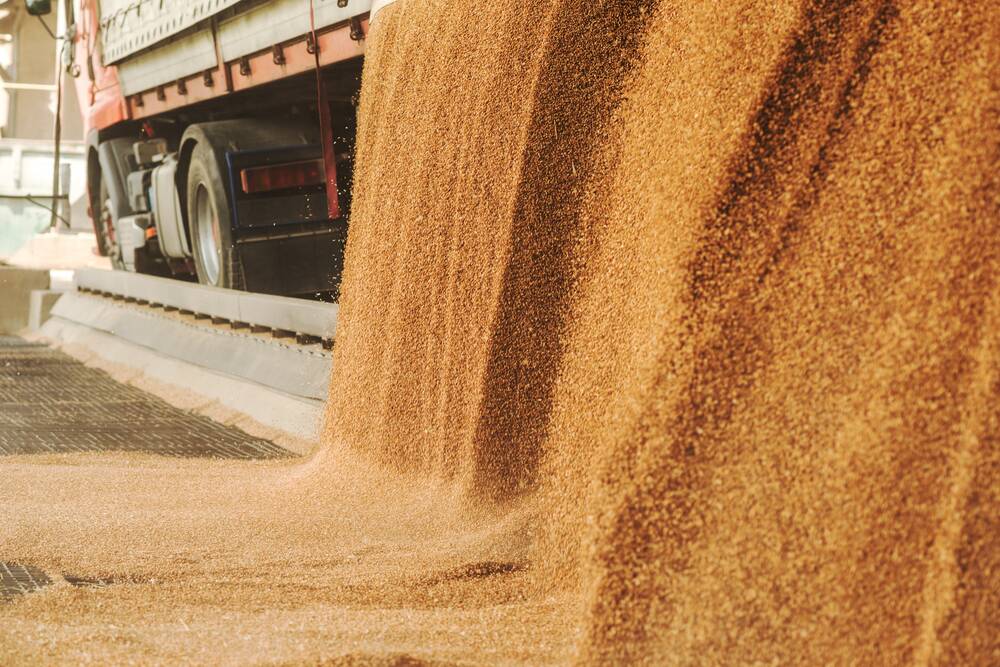 Framers were reporting that grain storages across the central west were reaching capacity with another week of harvest remaining.