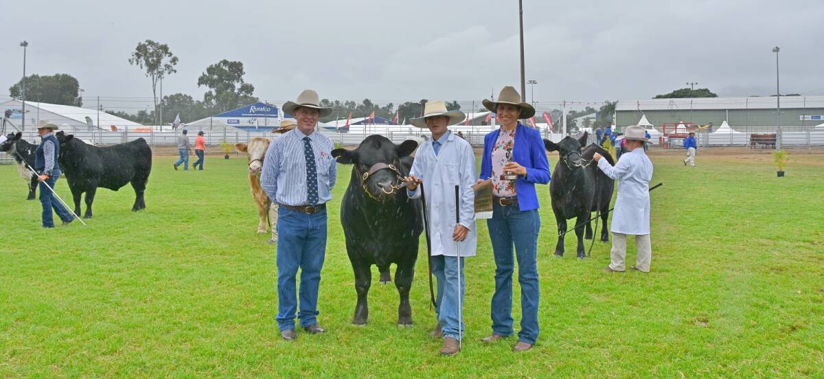 Then-QATC chief executive officer Mark Tobin, Beef 2018 Young Paraders champion Western Wendt, Treadstone Limousins, Mundubbera, and over-judge Cherie Gooding, Marlegoo Charbray stud, Biloela. 