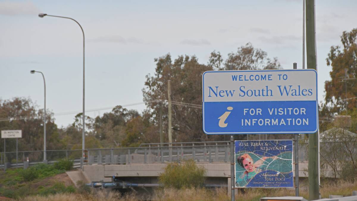 Qld/NSW residents are feelign the impacts of the constant border closures. Photo: Billy Jupp
